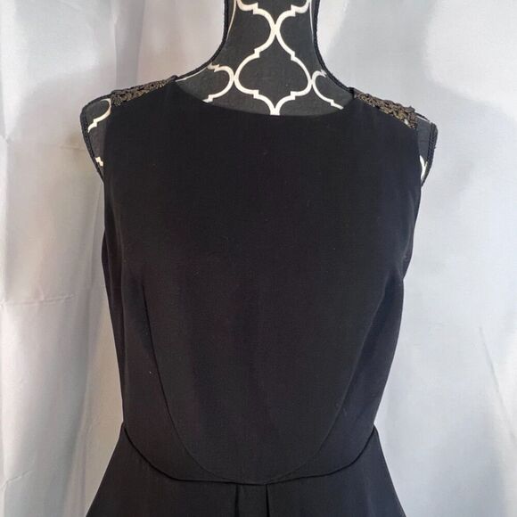 Tahari NWT Black/Gold Lace Back Peplum Ruffle Sheath Cocktail Evening Dress 10 - Picture 3 of 13